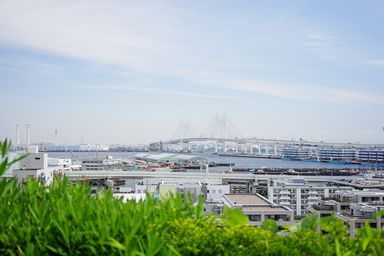 港の見える丘公園から望む横浜ベイブリッジ