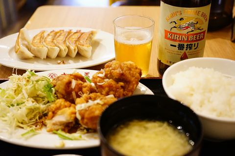 大阪王将 天王町駅前店 油淋鶏定食（餃子付き）と瓶ビール