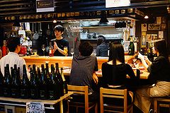 デゴルジュマン 満席のカウンター