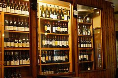 しもかわワイン倶楽部 ワイバーン 店内