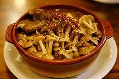 しもかわワイン倶楽部 ワイバーン 砂肝と茸のアヒージョ