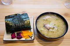 八千代丸 博多駅前店 明太おにぎりとアコウの味噌汁