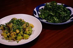 ベーコンとアボカドのターメリック・マヨ和え、春菊とベーコンのサラダ