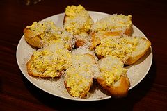 スクランブルエッグのブルスケッタ トリュフ風味