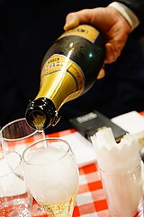 カフェ ブラッスリー ルディック 注がれるクレマン