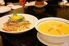 萬珍樓點心舗 広東式焼きビーフンと蟹肉入りコーンスープ