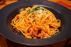 夜はお酒 昼はコーヒー torai ズワイガニのトマトクリームパスタ