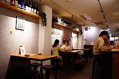 夜はお酒 昼はコーヒー torai 店内