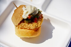 王子飛鳥山公園 初鰹のポンデケージョ・バーガー