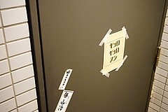 魚炉魚炉寿し 入口