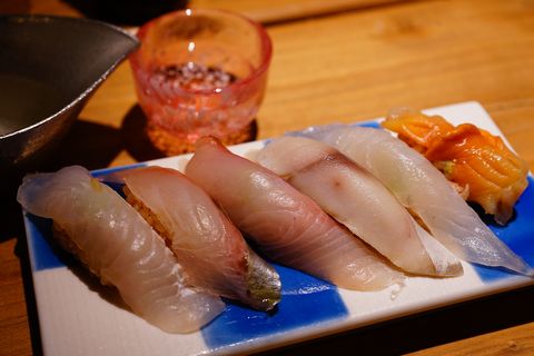 魚炉魚炉寿し 入口