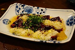 鯨の胃袋 西新橋本店 上赤身刺し ネギ塩