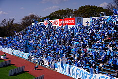 ニッパツ三ツ沢競技場 ホーム側客席